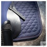 HARRYS HORSE díjlovas nyeregalátét – Denici Cavalli Purple Passion