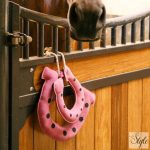 Imperial Riding patkó alakú játék lovaknak IRHStable Buddy