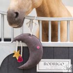 Imperial Riding hold alakú játék lovaknak IRHStable Buddy